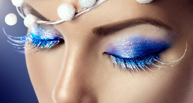 Blue glitter makeup look