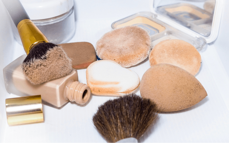 dirty makeup brushes and sponges