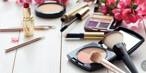 qc makeup academy course with free makeup kit