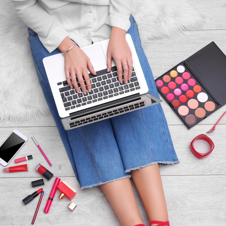 makeup classes online student on laptop