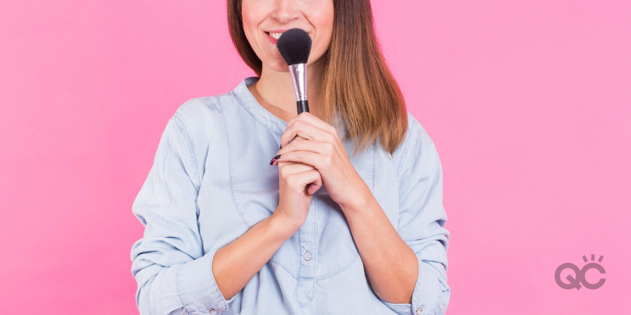 Online Makeup Training for Makeup Lovers - Girl Holding Makeup Brush