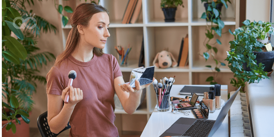 Makeup student learning online from home