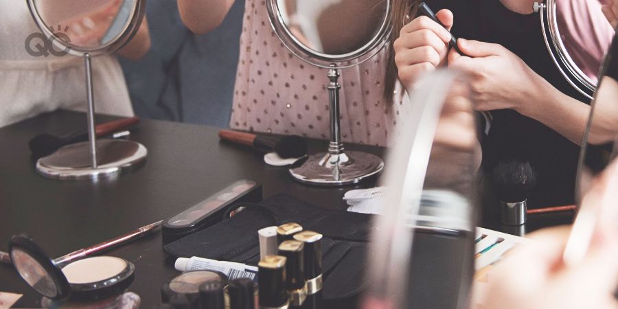 Aspiring MUA learning makeup theory in professional class