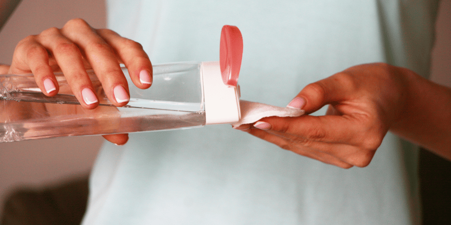 Women pouring micellar water to prepare to remove makeup using the top makeup remover