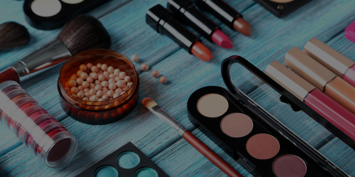 How to Depot Your Professional Makeup Kit